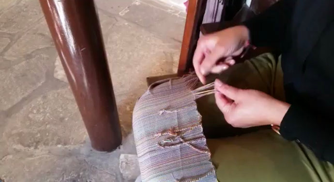 Cómo arreglar flecos deshechos en toallas turcas