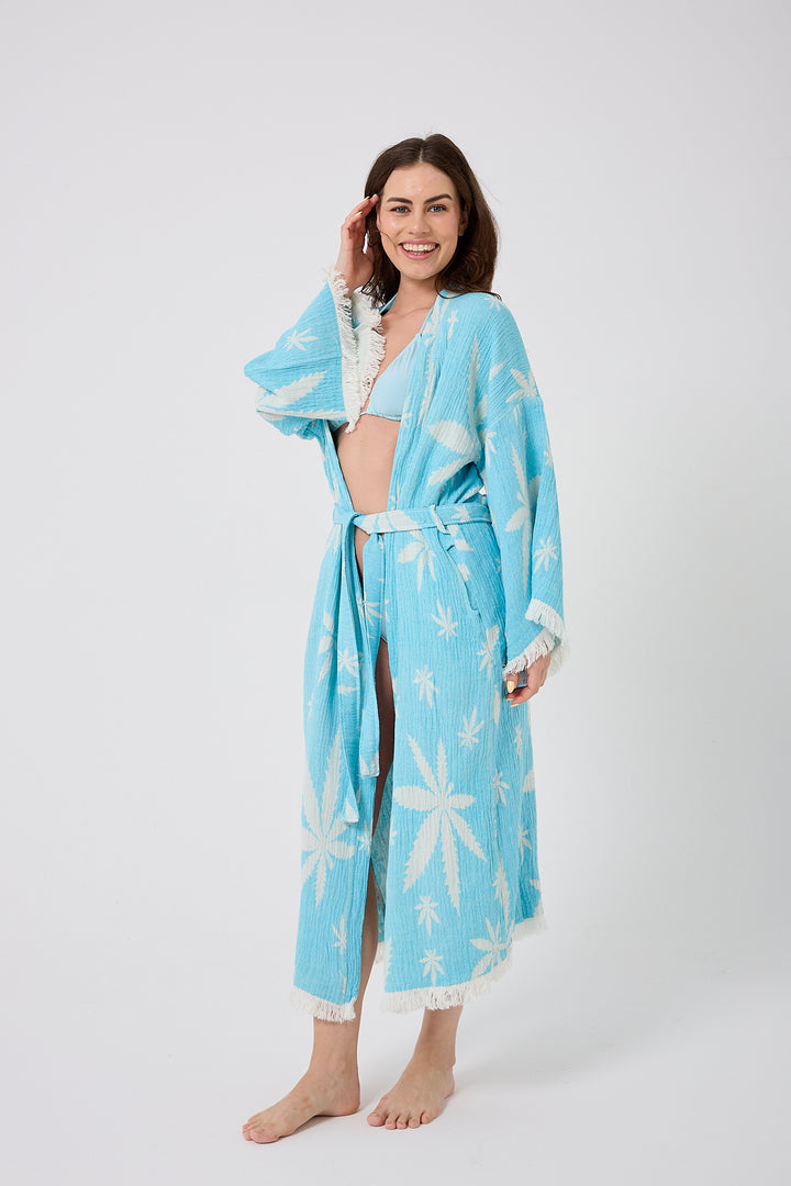 Kimono con hojas en azul claro