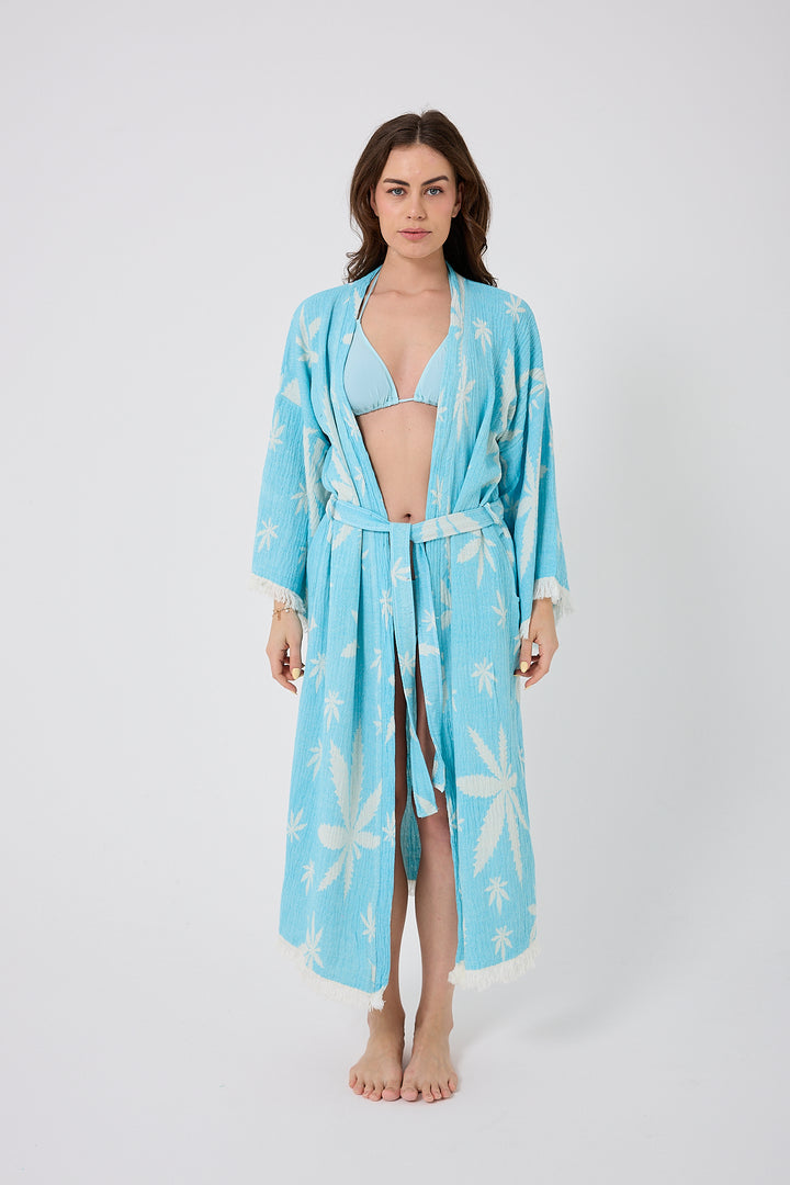 Kimono con hojas en azul claro