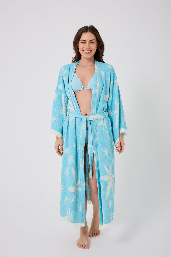 Kimono con hojas en azul claro