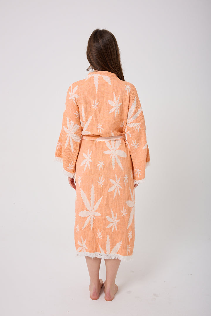 Kimono con hojas en color coral