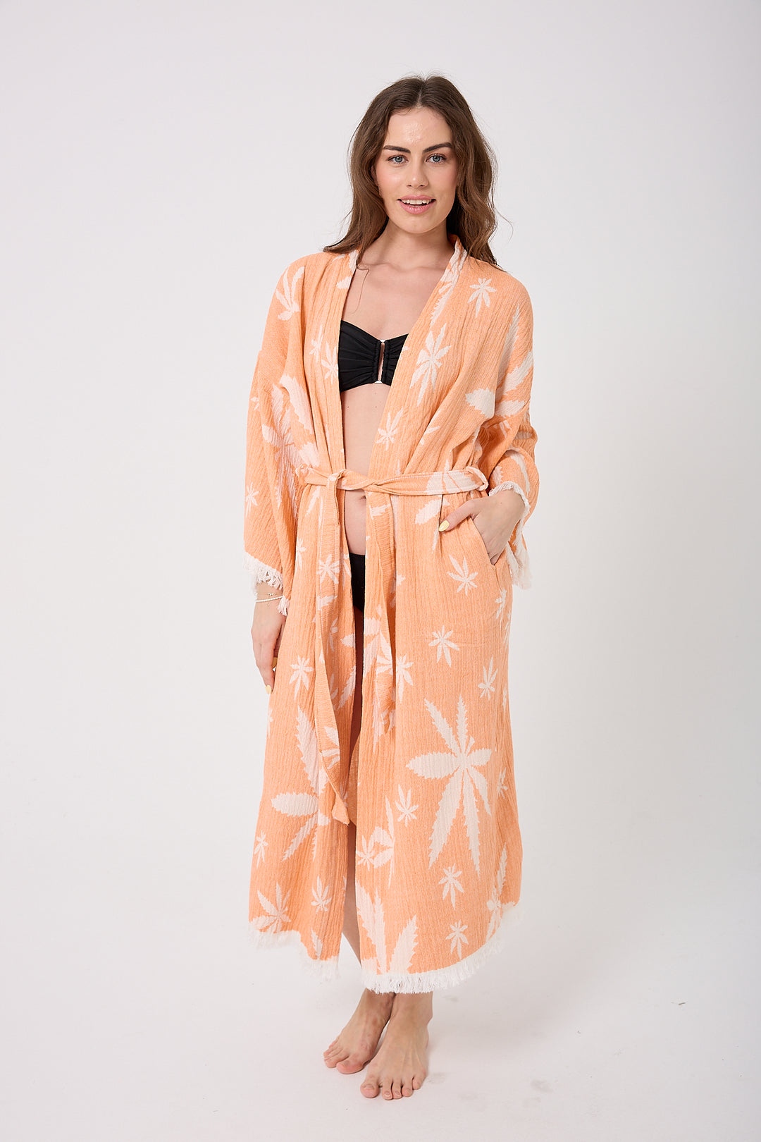 Kimono con hojas en color coral