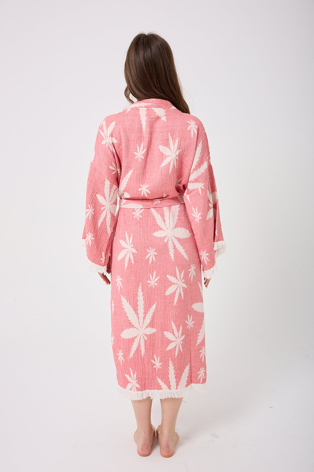 Kimono con hojas en color rosa