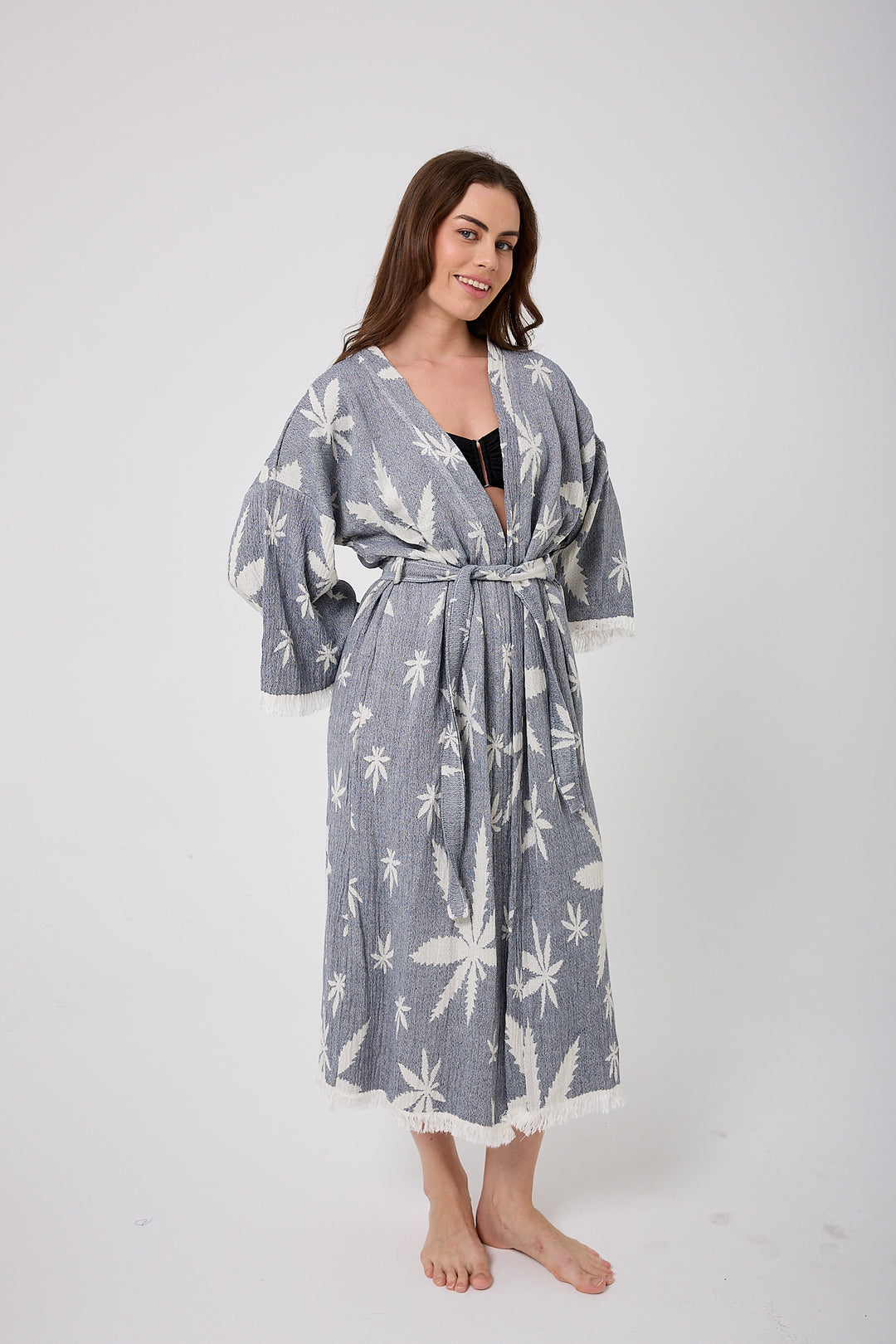 Kimono con hojas en azul marino
