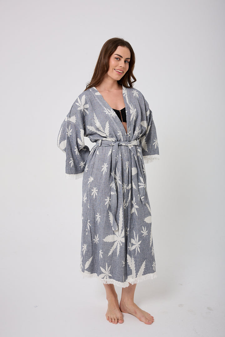 Kimono con hojas en azul marino