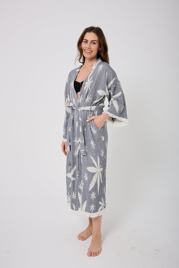 Kimono con hojas en azul marino