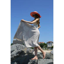 Cargar imagen en el visor de la galería, Toalla de playa turca, chal, resistente a la arena, color beige Mandala
