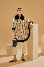 Cargar imagen en el visor de la galería, Luxurious Black Faux Fur Detailed Knitwear Poncho
