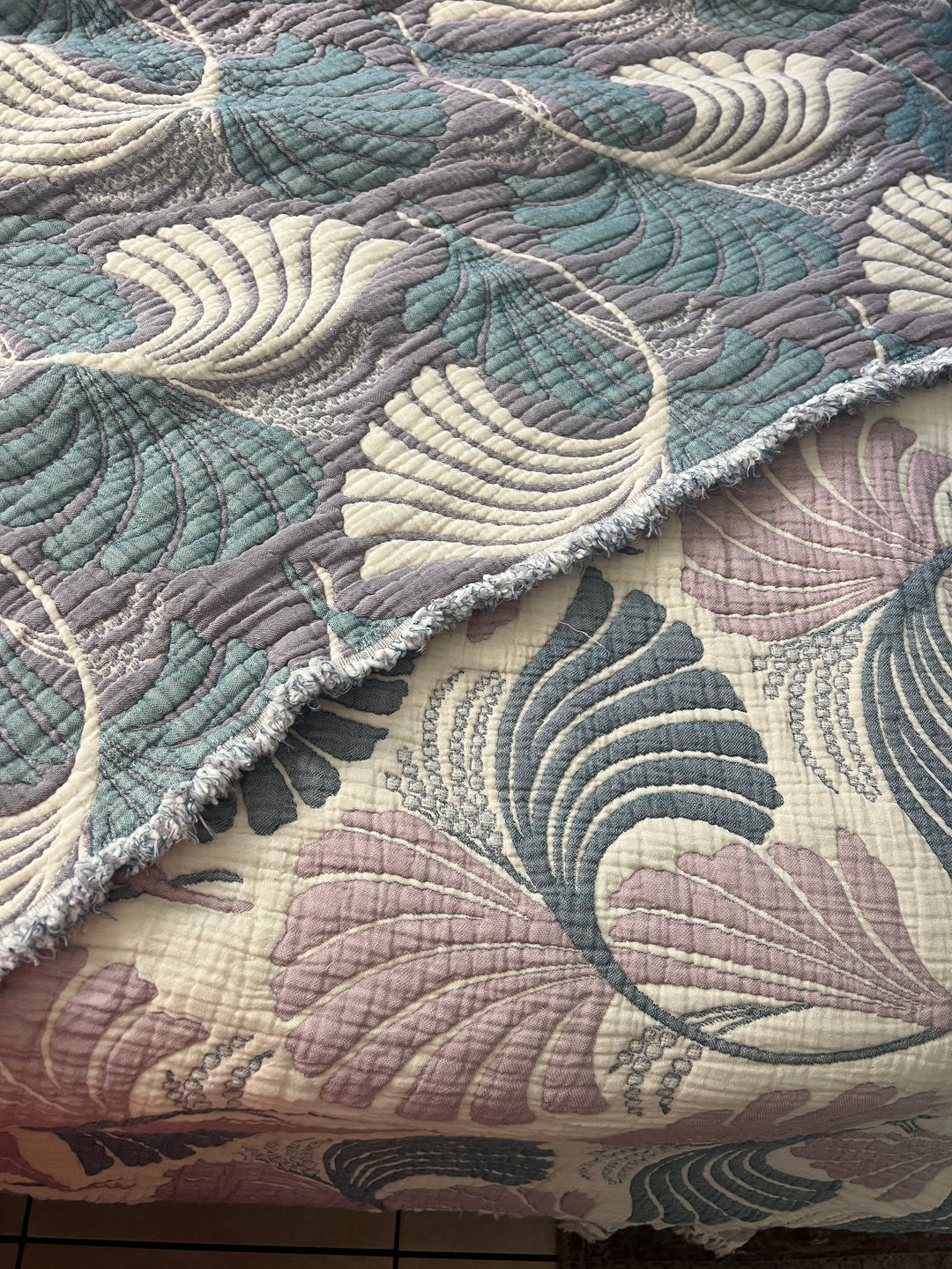 Nature's Hug Muslin Quilt / Comforter / Bedspread Lilac