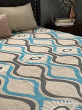 Load image into Gallery viewer, Eye Crinkled Muslin Bed Blanket King/Queen
