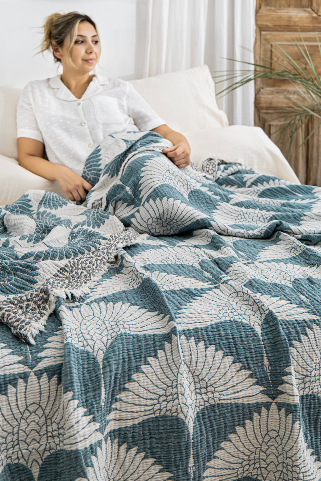 Crane Muslin Bed Blanket Teal