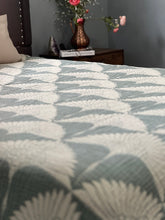 Cargar imagen en el visor de la galería, Crane Muslin Bed Blanket/Queen-King/ Adult Size Muslin Green
