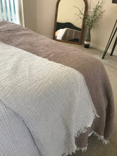 Load image into Gallery viewer, Crinkled Muslin Bed Blanket Queen/King
