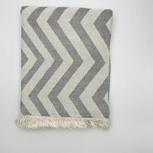 Load image into Gallery viewer, Zigzag Jacquard Towel - turkanhome.com
